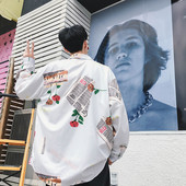 Modern férfi ing fekete-fehér színes mintával