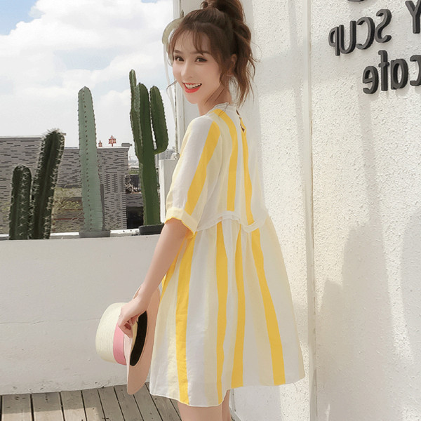 Стилна лятна рокля за бременни жени в жълт цвят