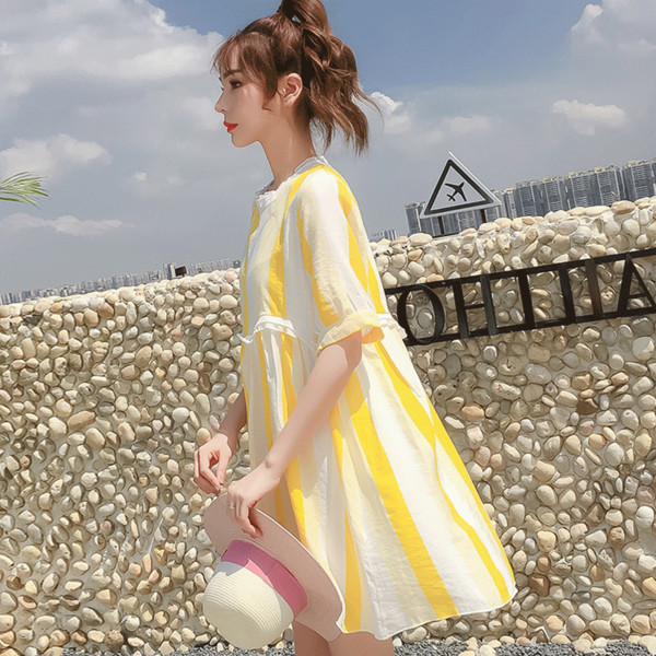 Стилна лятна рокля за бременни жени в жълт цвят