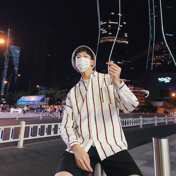 Férfi csíkos ing piros és kék színű zsebbel