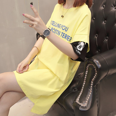 Modern póló rövid ujjal és felirattal terhes nők számára