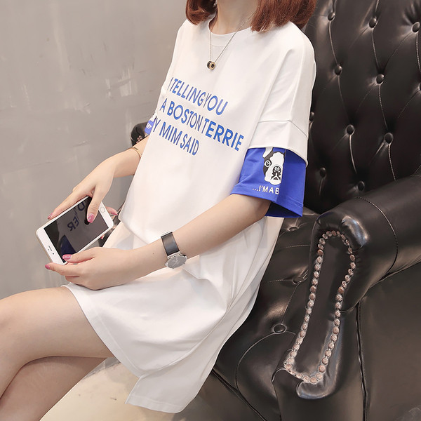 Modern póló rövid ujjal és felirattal terhes nők számára