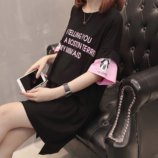 Modern póló rövid ujjal és felirattal terhes nők számára