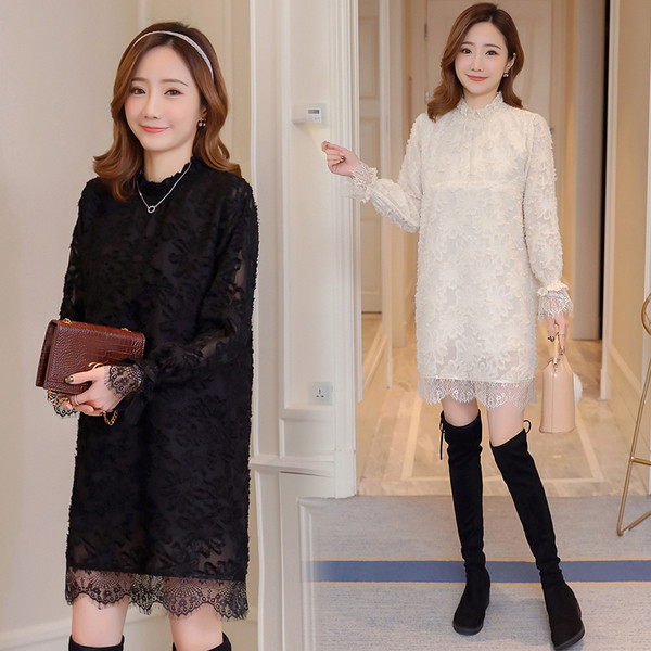 Modern ruha terhes nőknek fehér és fekete csipkével