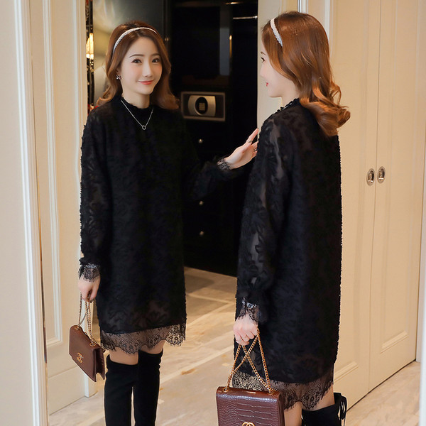 Modern ruha terhes nőknek fehér és fekete csipkével