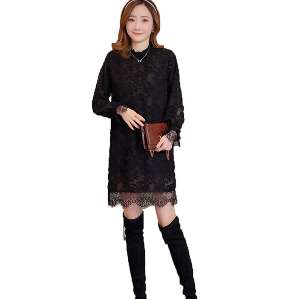 Modern ruha terhes nőknek fehér és fekete csipkével