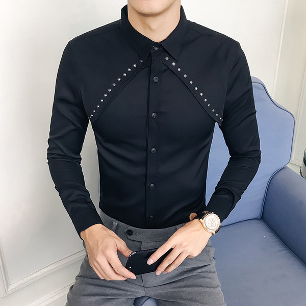 Stílusos férfi ing Karcsú modell fém elemekkel fehér és fekete színben