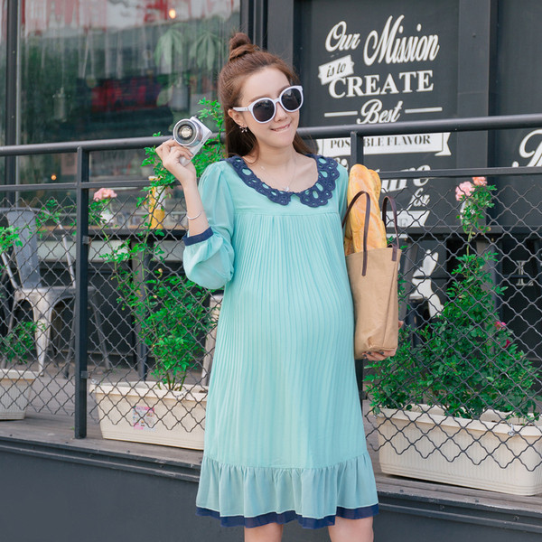 Стилна рокля за бременни жени в син цвят и О-образно деколте