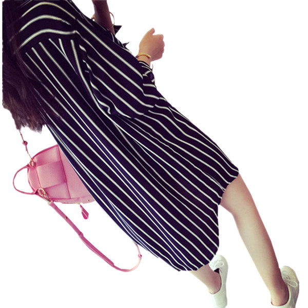 Модерна дамска раирана риза дълъг модел в черен и бял цвят 