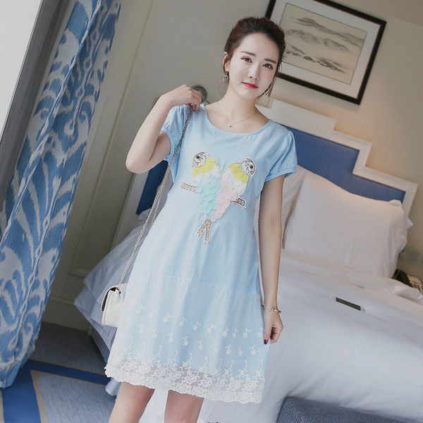 Ежедневна рокля за бременни жени с 3D елемент и бродерия