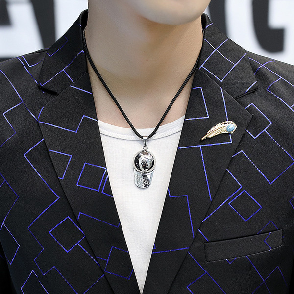 Елегантно мъжко сако в няколко цвята с цветни нишки