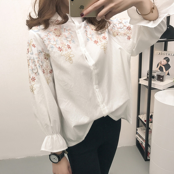 Стилна дамска риза с цветна бродерия в два цвята 