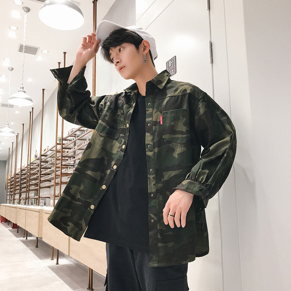 Мъжка риза широк модел с камуфлажни мотиви