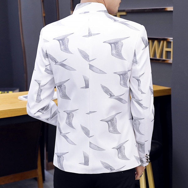 Актуално мъжко сако с бродерия в три цвята