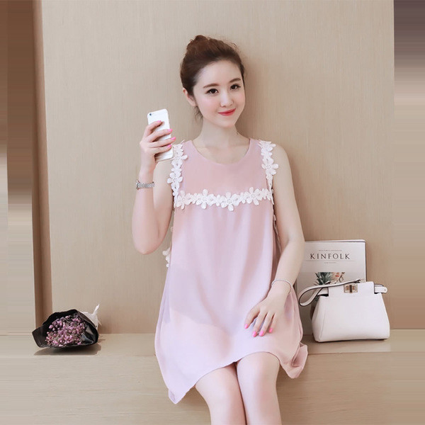 Стилна рокля за бременни жени в розов цвят и бродерия