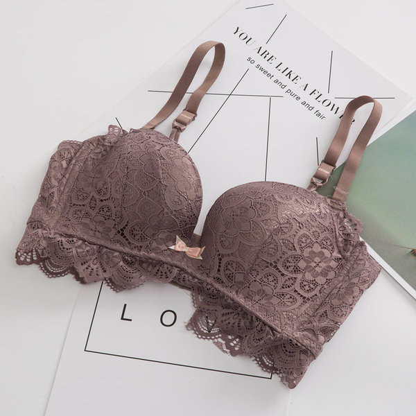 Ежедневно дамско бельо с дантела в няколко цвята