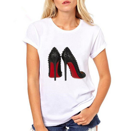 Tricou de damă actual în alb în mai multe aplicații diferite