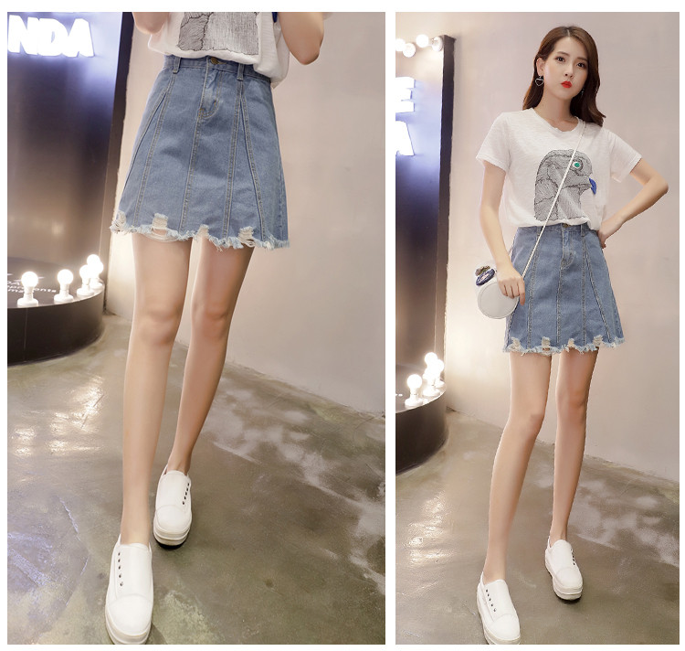 Дамска актуална дънкова пола в светло син цвят