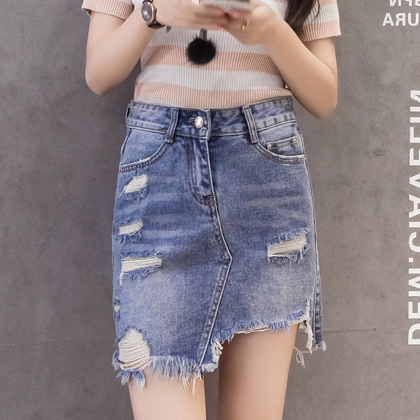 Модерна дамска дънкова пола с разкъсани мотиви в светло син цвят