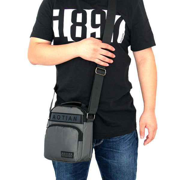 Мъжка ежедневна чанта с надпис в четири цвята