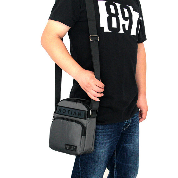 Мъжка ежедневна чанта с надпис в четири цвята