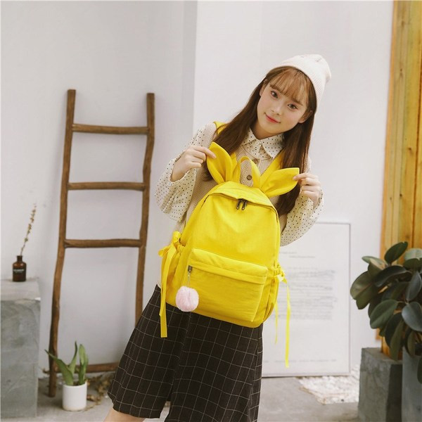 Дамска раница с 3D елемент и аксесоар пух в няколко цвята