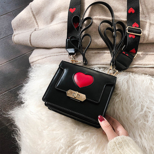 Актуална дамска чанта с интересен модел къса и дълга дръжка в няколко цвята 