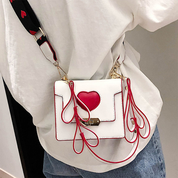 Актуална дамска чанта с интересен модел къса и дълга дръжка в няколко цвята 