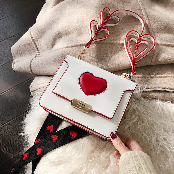 Актуална дамска чанта с интересен модел къса и дълга дръжка в няколко цвята 