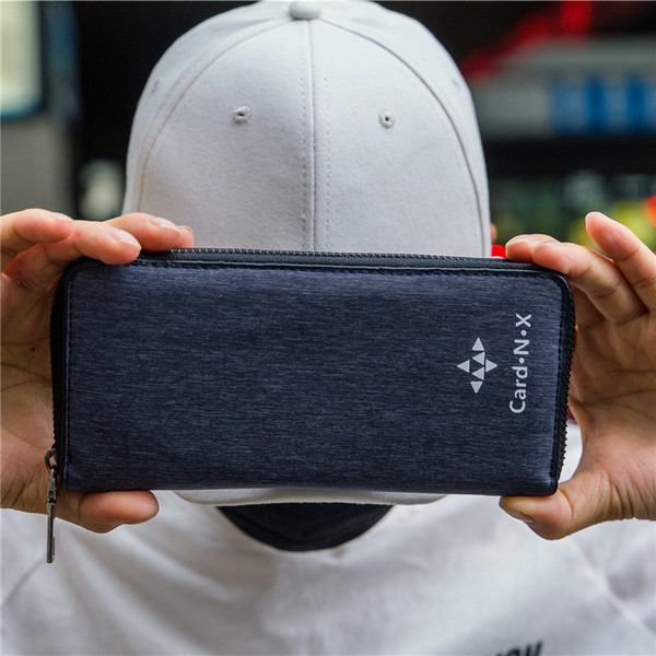 Ежедневен мъжки портфейл с надпис в два цвята