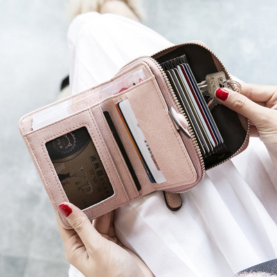 Модерен дамски портфейл в няколко цвята с цип