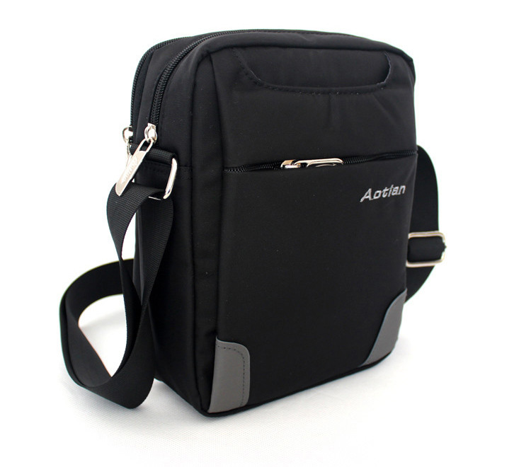 Мъжка ежедневна чанта с надпис в три цвята