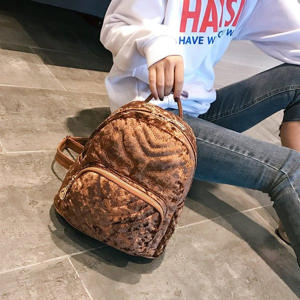 Дамска модерна раница от кадифе и джоб в четири цвята