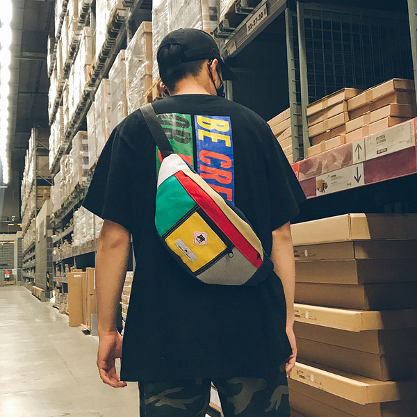 Мъжка модерна чанта с емблема в три цвята 