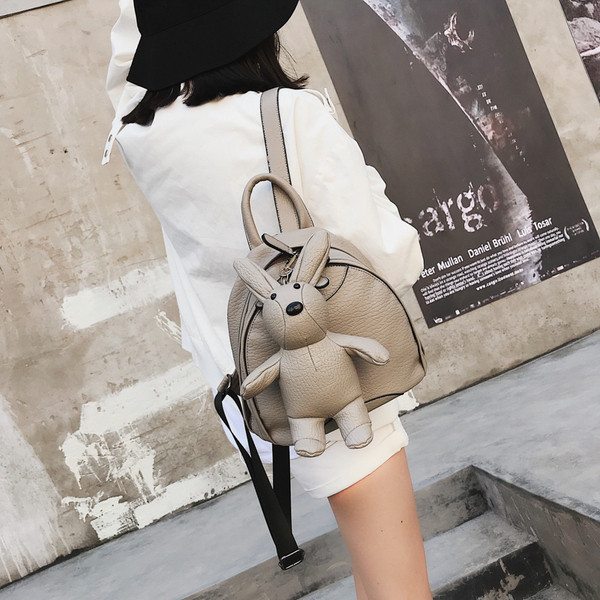 НОВ модел дамска раница от еко кожа и 3D елемент