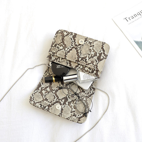 ХИТ Модерна дамска чанта подходяща за кръста и за рамо в два цвята 