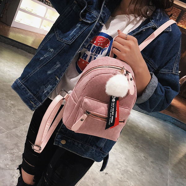 Стилна дамска раница с аксесоар пух в три цвята