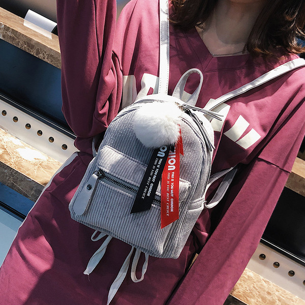 Стилна дамска раница с аксесоар пух в три цвята