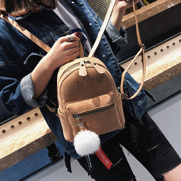 Стилна дамска раница с аксесоар пух в три цвята