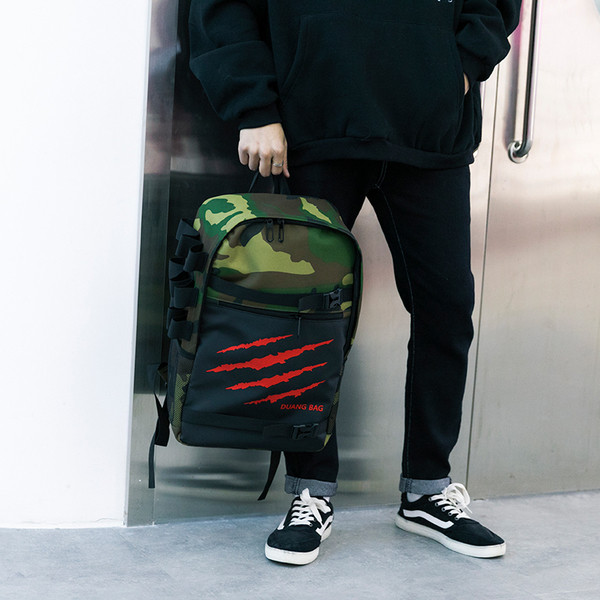 Модерна мъжка раница с апликация в четири цвята