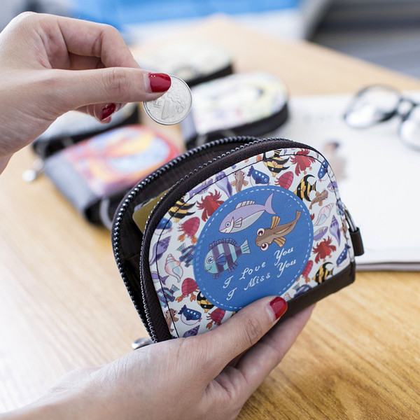 Модерен цветен портфейл с метален елемент