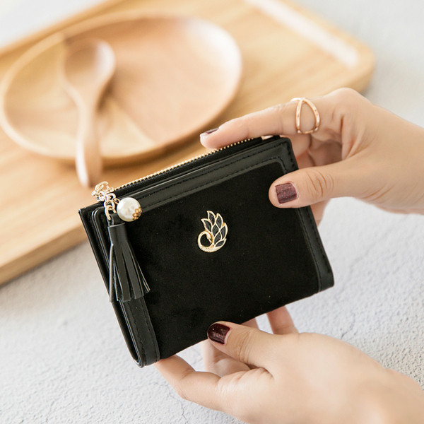 Стилен дамски портфейл от кадифе в няколко цвята с пискюл