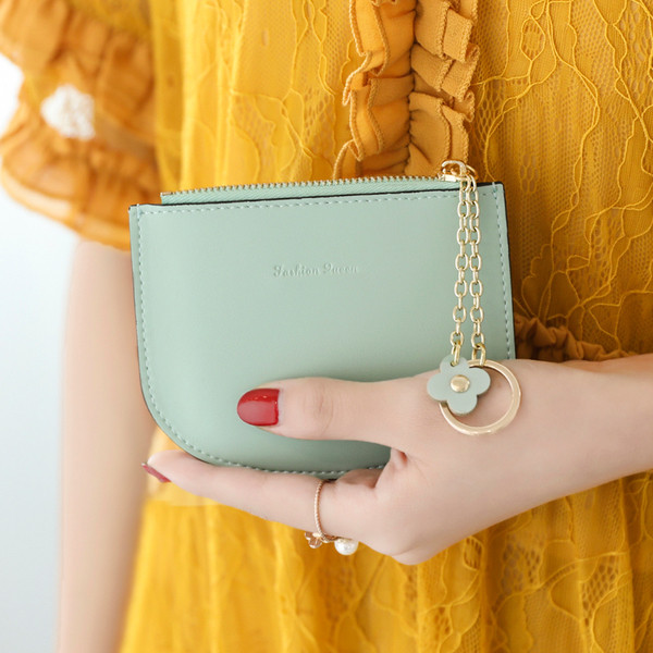 Модерен дамски портфейл в няколко цвята с метален аксесоар