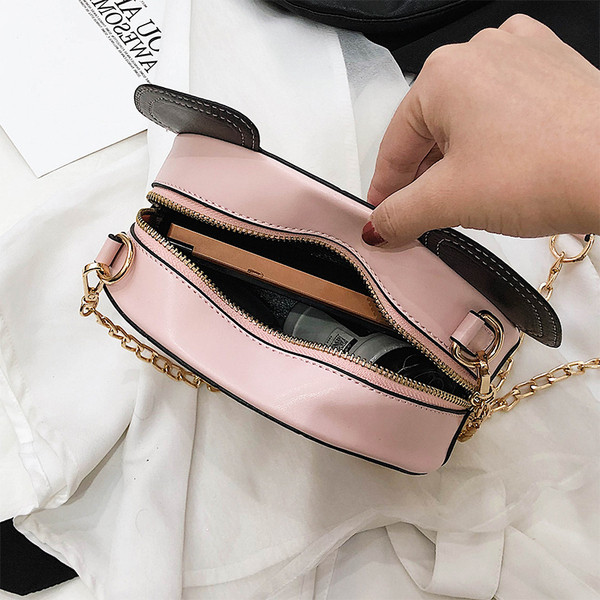 Актуална дамска чанта с 3D- елемент и метална дръжка в два  цвята 