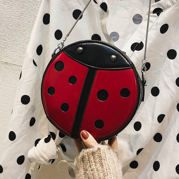 Ежедневна дамска чанта с метална дръжка в кръгла форма 