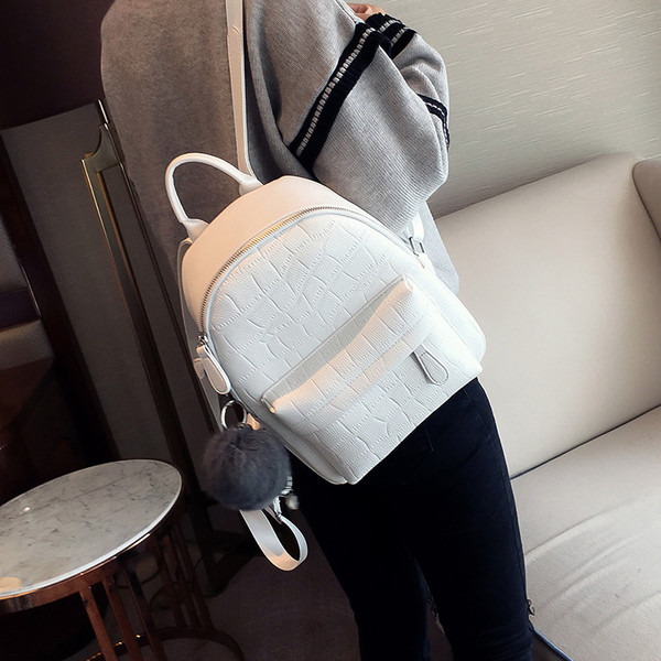 Дамска раница от еко кожа в бял и черен цвят