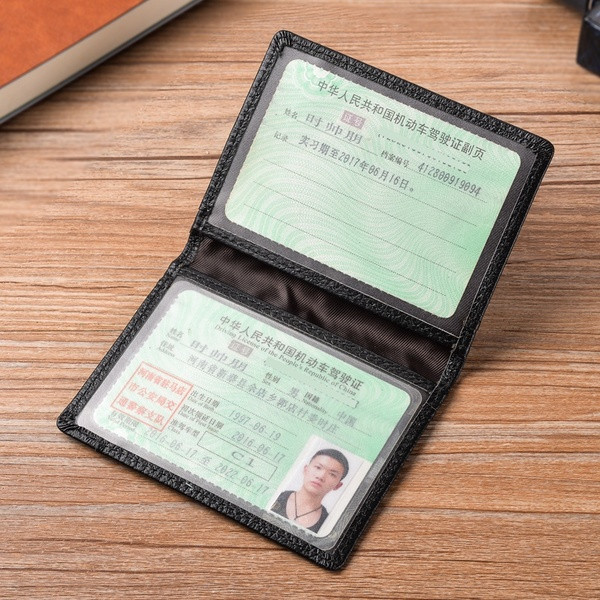 Елегантен мъжки портфейл в черен цвят от еко кожа