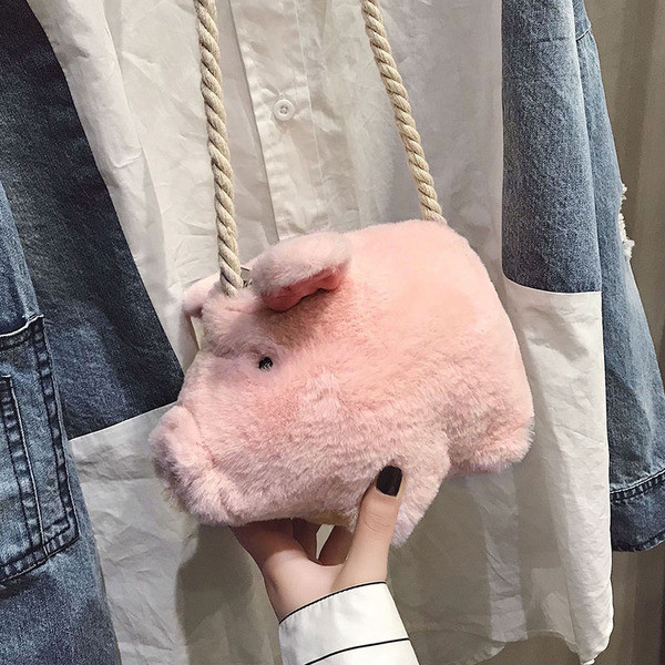 Дамска плушена чанта с форма на прасе в розов цвят 