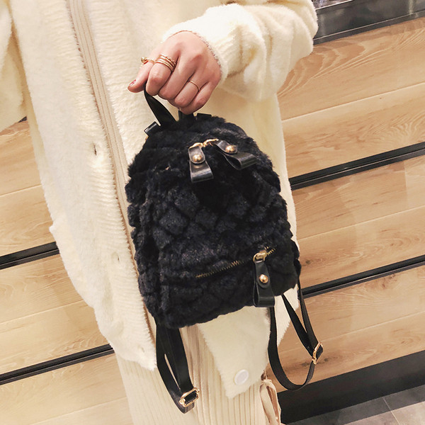 Дамска пухена раница в четири цвята