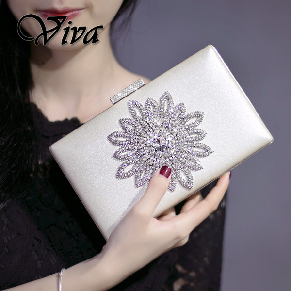 Модерен дамски портфейл в два цвята с декорация